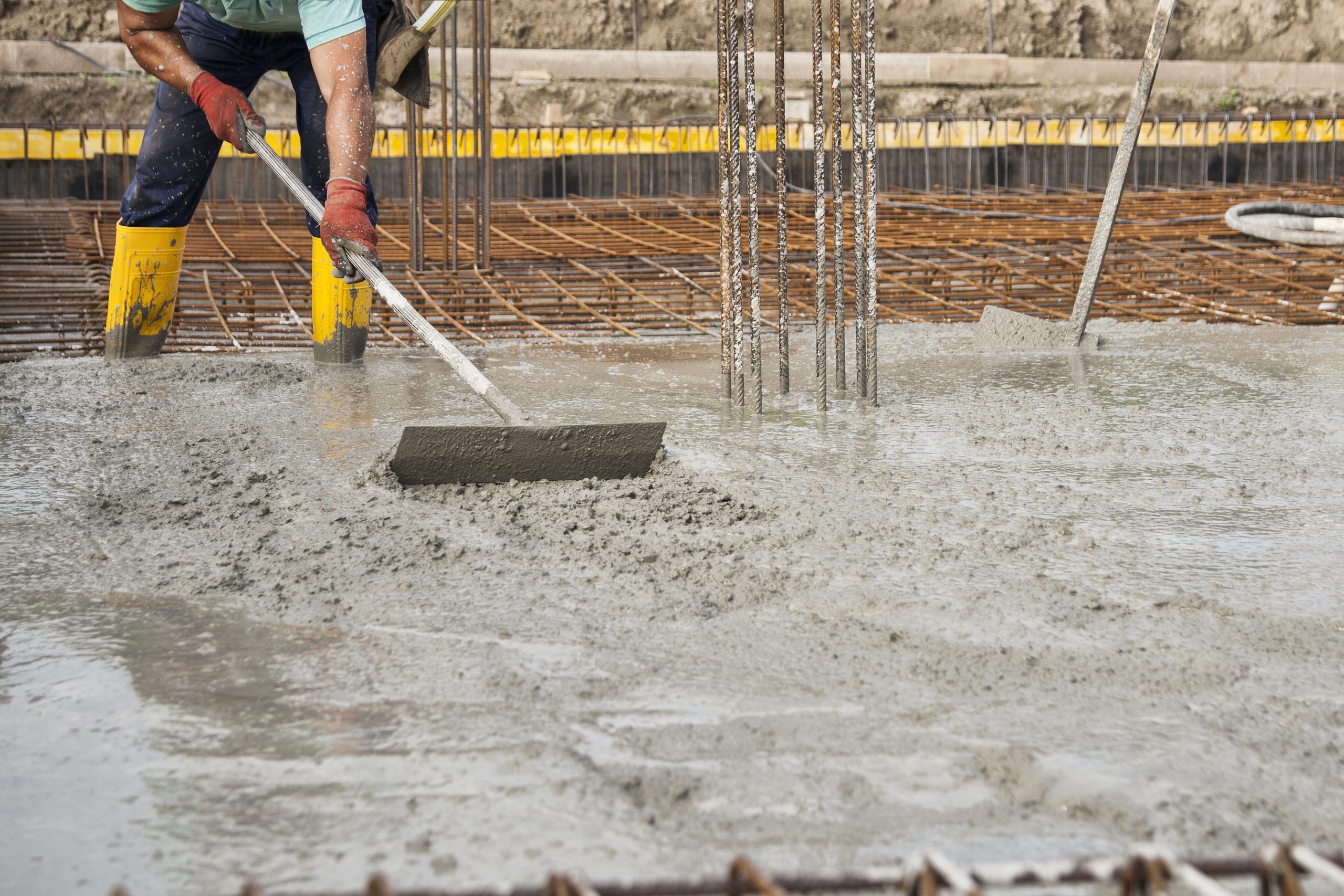 a-bricklayers-who-level-the-freshly-poured-concret-2026-01-05-00-55-41-utc